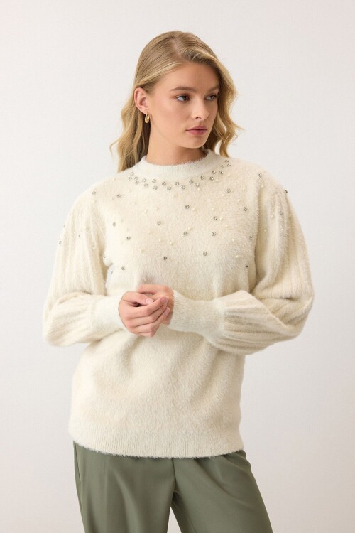 Krem Bisiklet Yaka İncili Triko Kazak