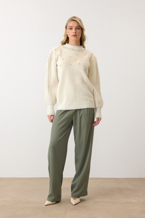 Krem Bisiklet Yaka İncili Triko Kazak