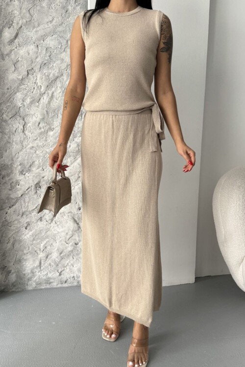 Bej Bisiklet Yaka Kolsuz Bluz Etek Ve Pantolon Triko Takım