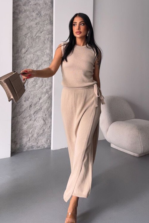 Bej Bisiklet Yaka Kolsuz Bluz Etek Ve Pantolon Triko Takım