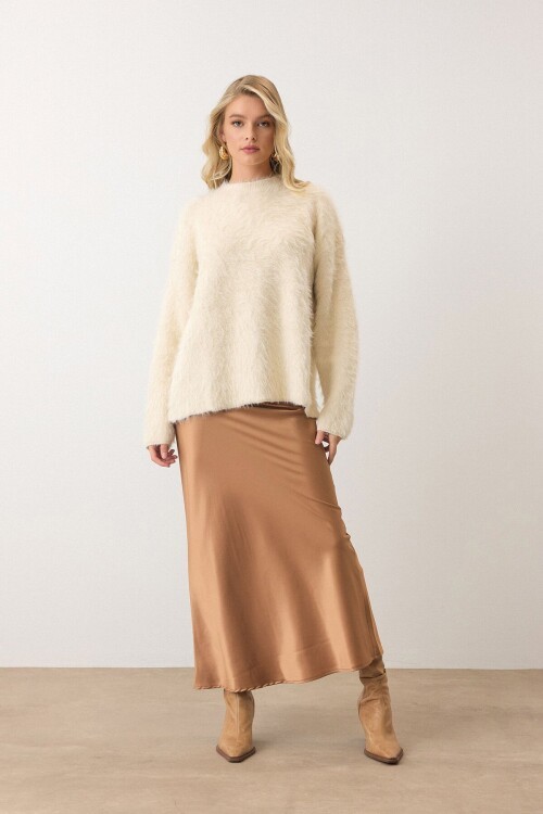 Krem Bisiklet Yaka Uzun Kollu Tüylü Triko Kazak