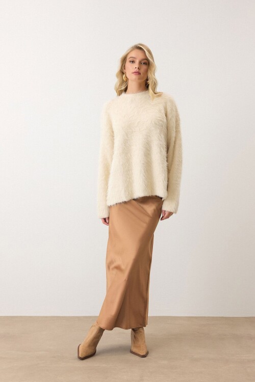 Krem Bisiklet Yaka Uzun Kollu Tüylü Triko Kazak