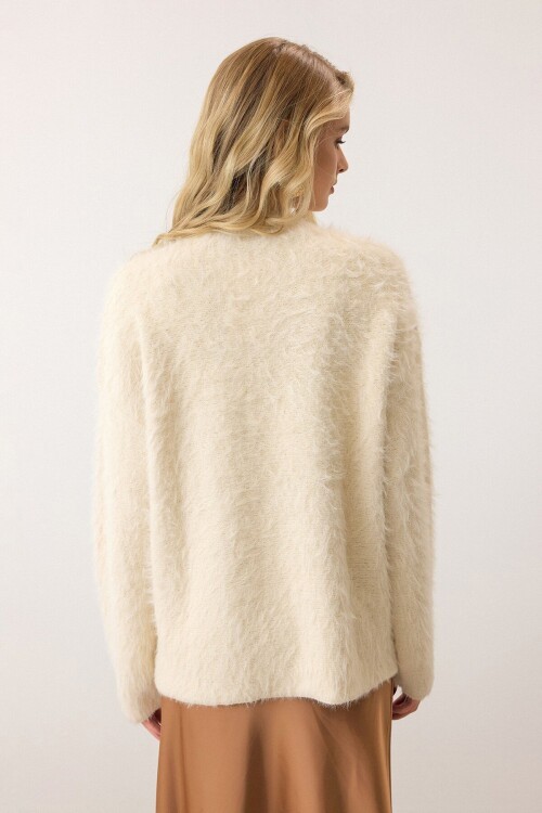 Krem Bisiklet Yaka Uzun Kollu Tüylü Triko Kazak