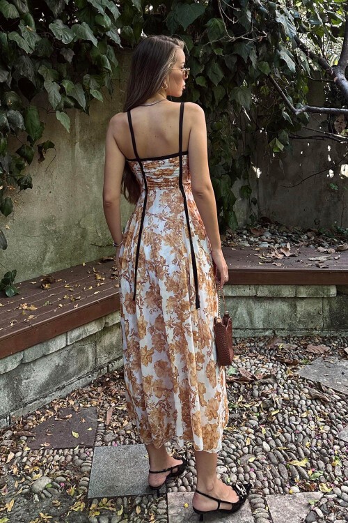 Taş Biyeli İp Askılı V Yaka Midi Boy Çiçekli Elbise