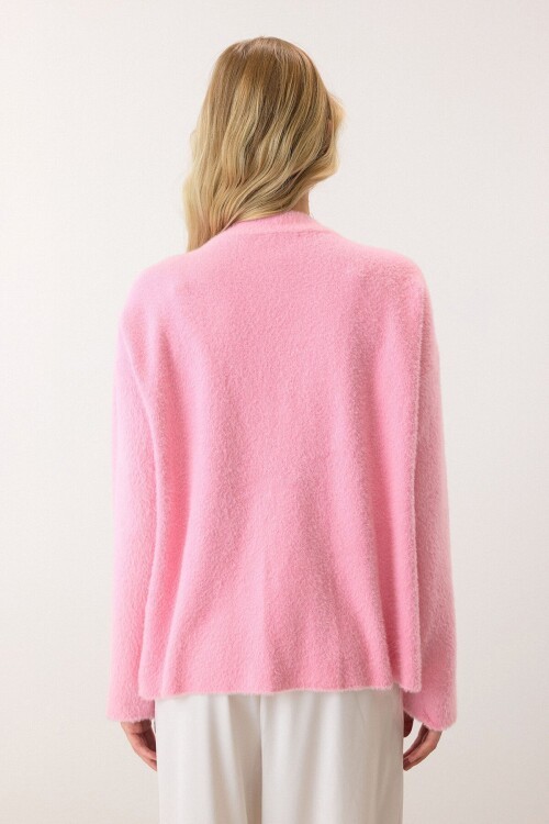 Pembe Çiçek Aksesuarlı Düğme Kapamalı Derin V Yaka Hırka