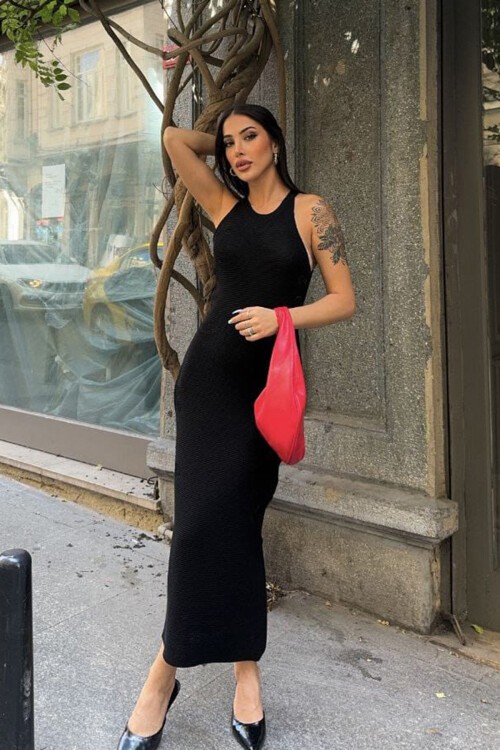 Siyah Çiçek Detaylı Askılı Maxi Boy Triko Elbise