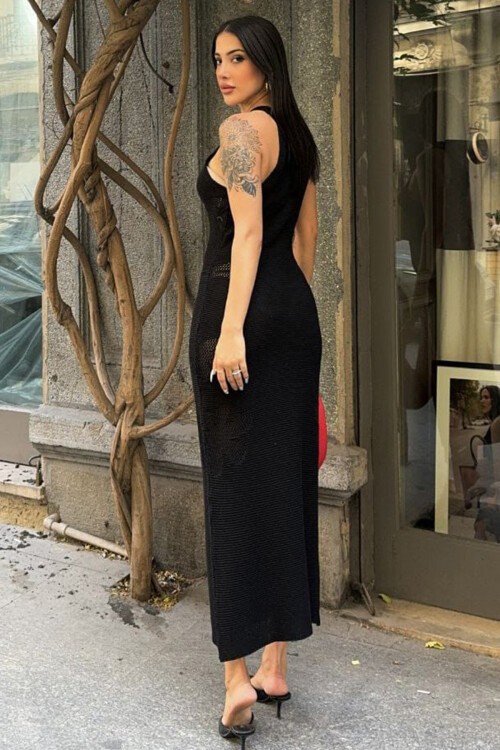 Siyah Çiçek Detaylı Askılı Maxi Boy Triko Elbise