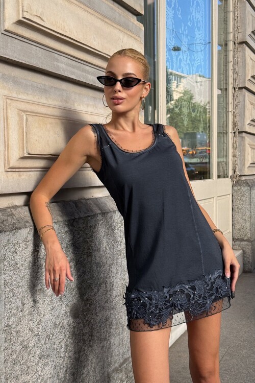 Antrasit Dantel Tül İşlemeli U Yaka Kolsuz Mini Elbise