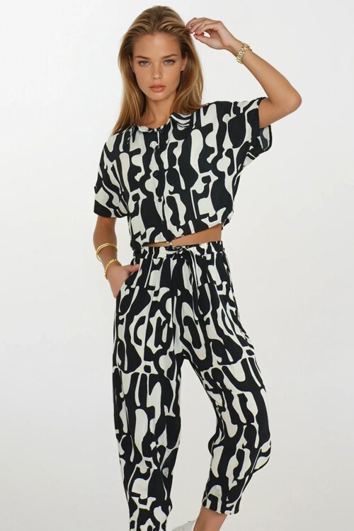 Siyah-Beyaz Desenli Crop Gömlek Ve Bağcıklı Pantolon Takım