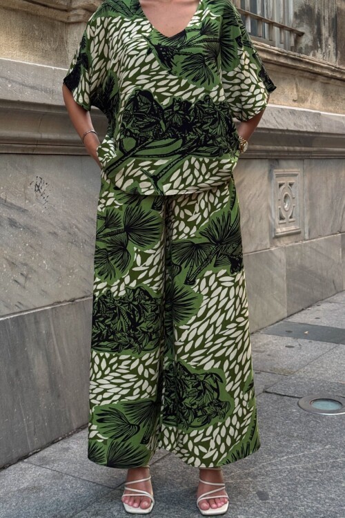 Ceviz Yeşili Desenli V Yaka Yarım Kol Bluz Ve Beli Lastikli Palazzo Pantolon Takım