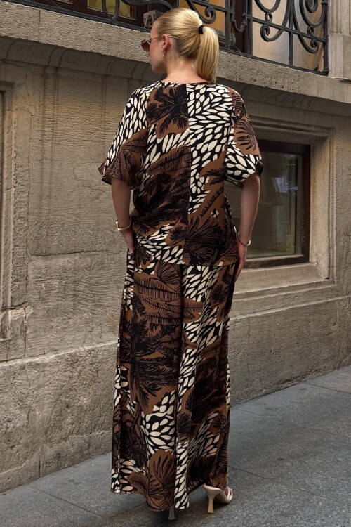 Kahverengi Desenli V Yaka Yarım Kol Bluz Ve Beli Lastikli Palazzo Pantolon Takım