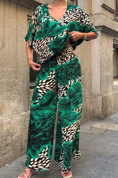 Yeşil Desenli V Yaka Yarım Kol Bluz Ve Beli Lastikli Palazzo Pantolon Takım