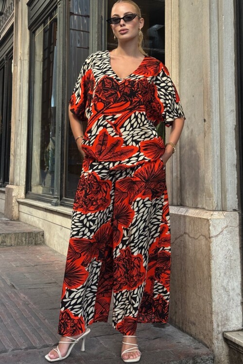 Mercan Desenli V Yaka Yarım Kol Bluz Ve Beli Lastikli Palazzo Pantolon Takım