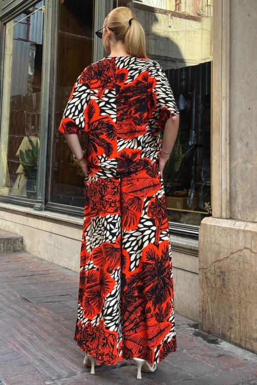 Mercan Desenli V Yaka Yarım Kol Bluz Ve Beli Lastikli Palazzo Pantolon Takım