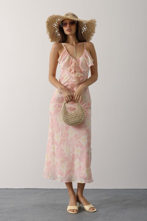 Pembe Desenli Yakası Volanlı Askılı Elbise