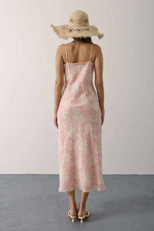 Pembe Desenli Yakası Volanlı Askılı Elbise