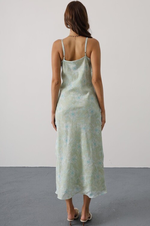 Yeşil Desenli Yakası Volanlı Askılı Elbise