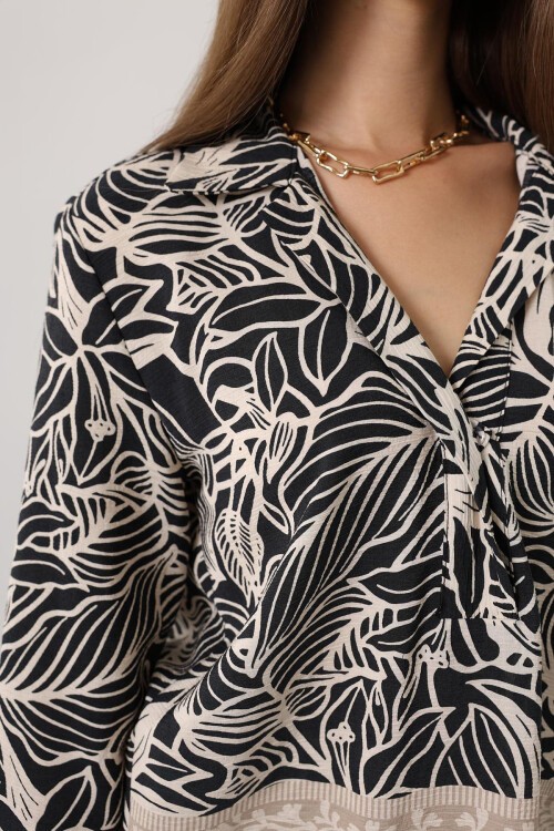 Siyah-Ekru Desenli Yarım Patlı Bluz Ve Pantolon Takım