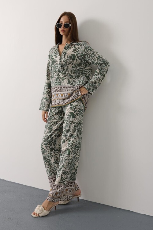 Ekru Desenli Yarım Patlı Bluz Ve Pantolon Takım