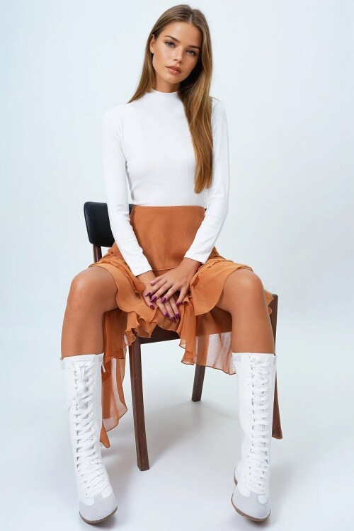 Ekru Dik Yaka Pamuklu Likralı Basic Bluz