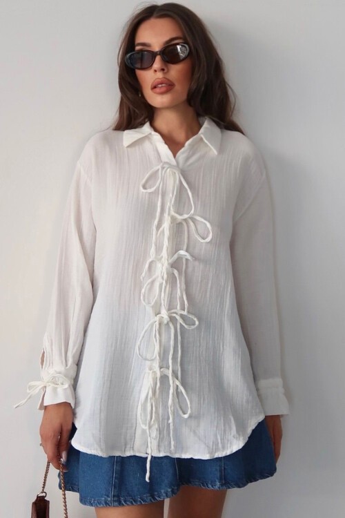 Beyaz Düğme Detaylı Bağlamalı Müslin Gömlek