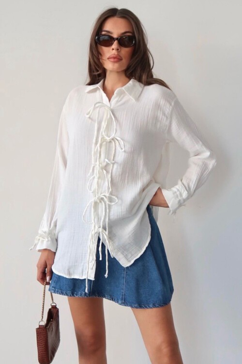 Beyaz Düğme Detaylı Bağlamalı Müslin Gömlek