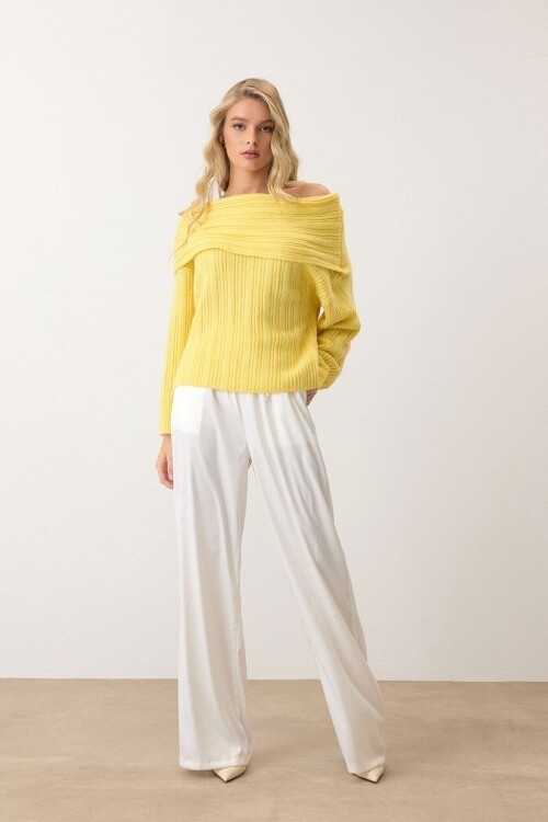 Sarı Düşük Omuzlu Fitilli Triko Kazak