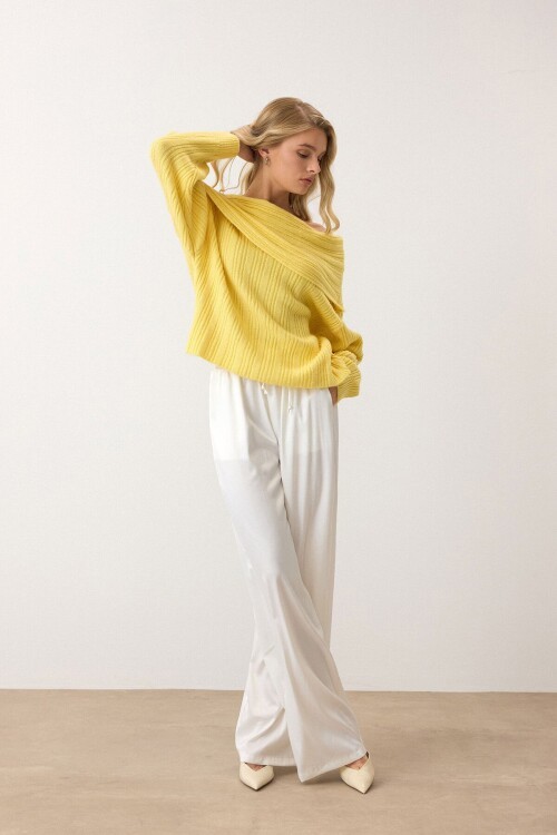Sarı Düşük Omuzlu Fitilli Triko Kazak