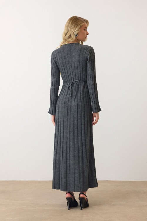 Antrasit Düz Kesim Uzun Kollu Triko Elbise