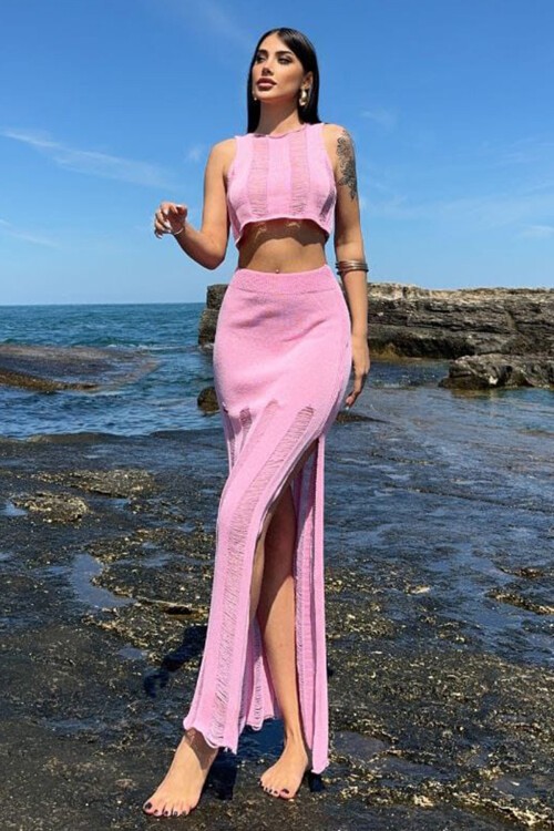 Pembe Eskitmeli Kolsuz Crop Bluz Ve Beli Lastikli Midi Boy Etek Takım