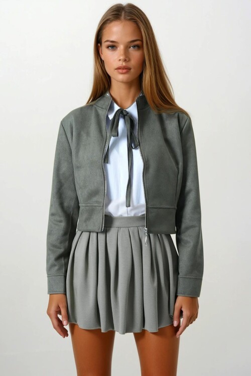 Haki Fermuarlı Hakim Yaka Süet Dokulu Kısa Ceket