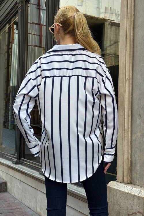 Lacivert Geniş Manşetli Çizgili Oversize Saten Gömlek