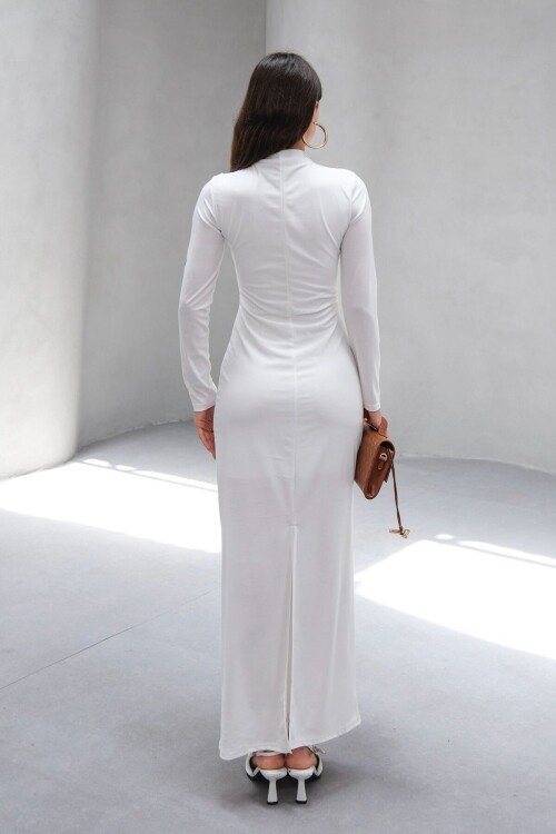 Beyaz Hakim Yaka Drape Detaylı Astarlı Uzun Elbise
