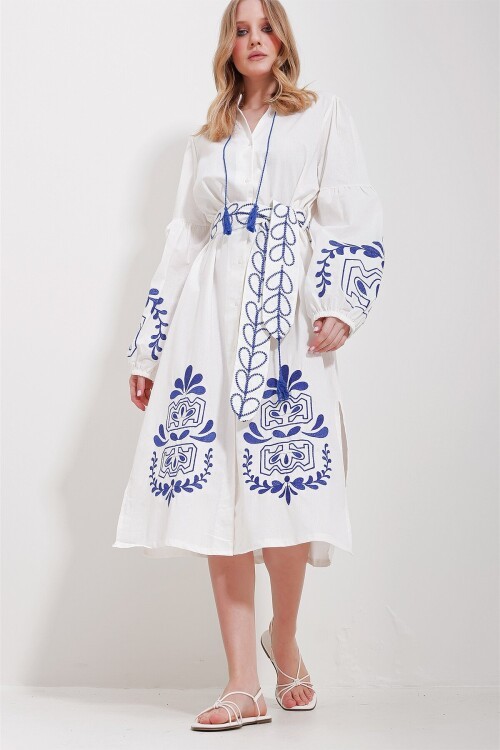 Beyaz Hakim Yaka Kemerli Çift Yırtmaçlı Keten Elbise