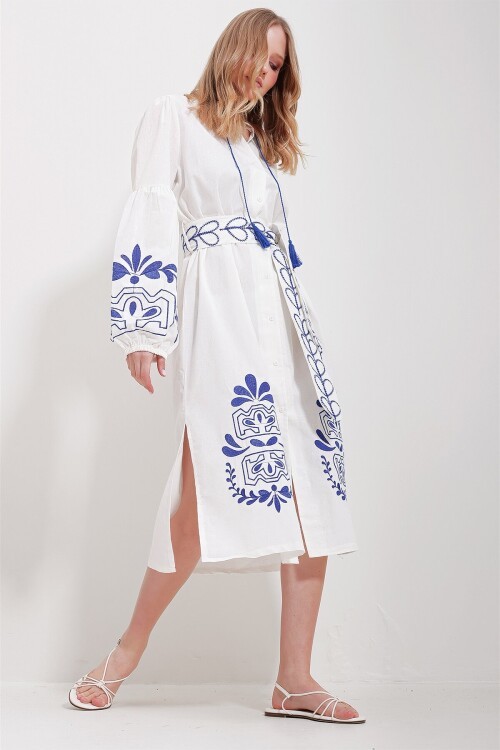 Beyaz Hakim Yaka Kemerli Çift Yırtmaçlı Keten Elbise