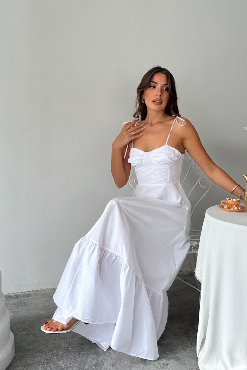 Beyaz İnce Askılı Dikiş Detaylı Astarlı Uzun Elbise