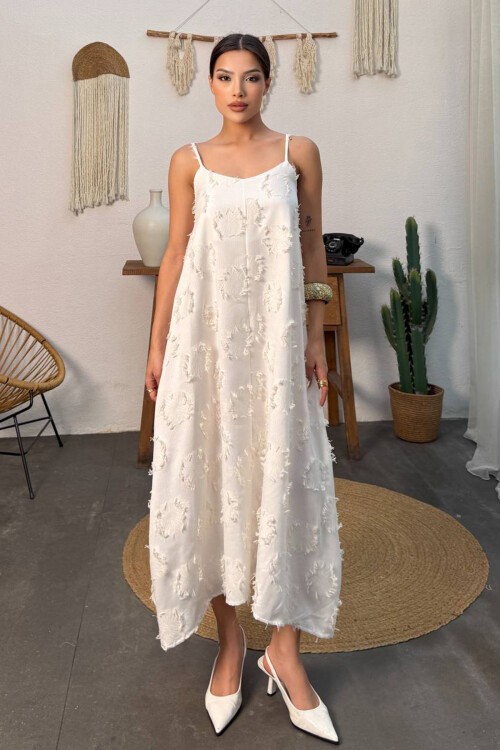 Beyaz İnce Askılı Dokulu A Kesim Salaş Elbise