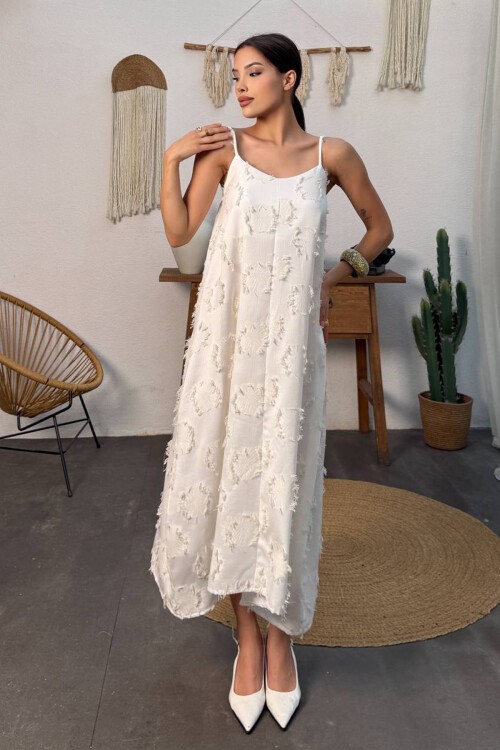 Beyaz İnce Askılı Dokulu A Kesim Salaş Elbise