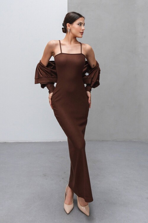 Kahverengi İnce Askılı Yırtmaç Detaylı Uzun Elbise Ve Hırka İkili Takım