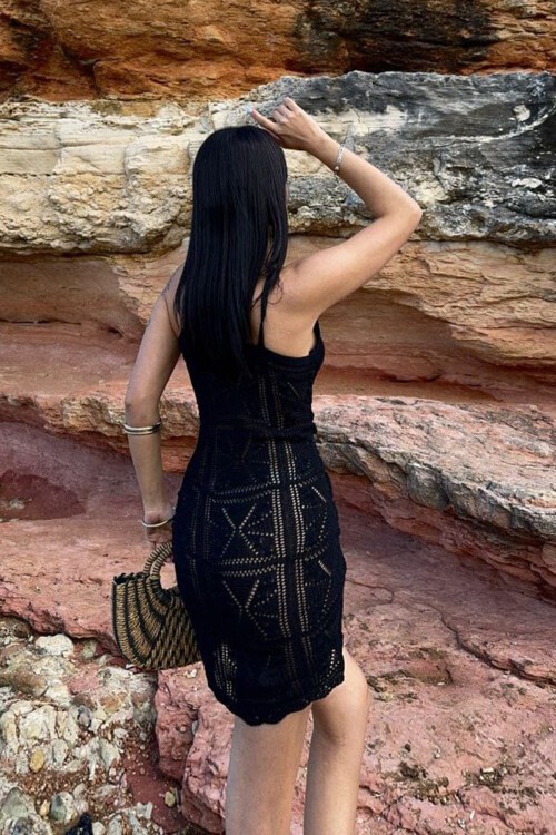 Siyah İnce İp Askılı Ajurlu Mini Triko Elbise