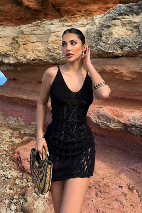 Siyah İnce İp Askılı Ajurlu Mini Triko Elbise