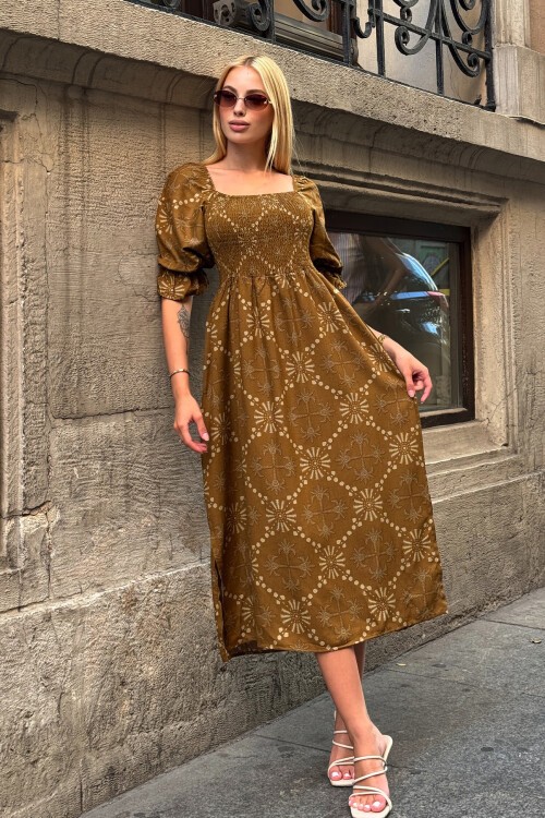 Kahverengi Kare Yaka Gipeli Desenli Midi Boy Elbise