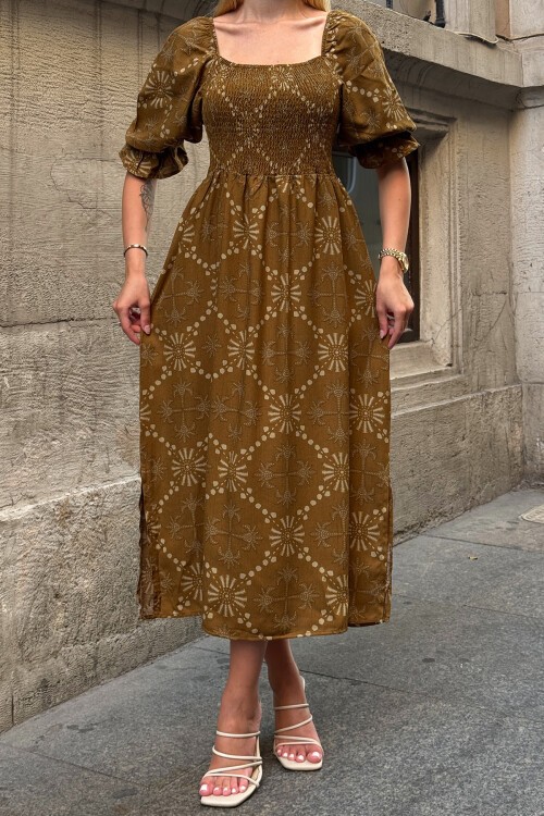 Kahverengi Kare Yaka Gipeli Desenli Midi Boy Elbise