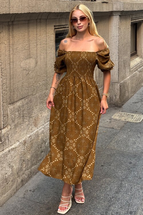 Kahverengi Kare Yaka Gipeli Desenli Midi Boy Elbise