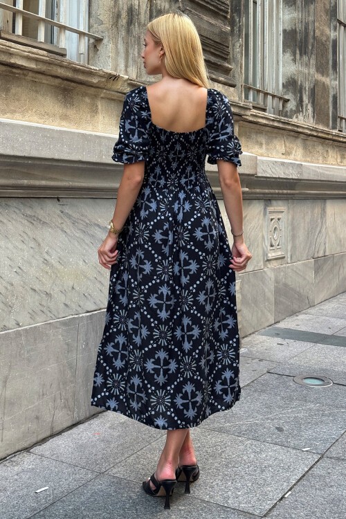 Siyah Kare Yaka Gipeli Desenli Midi Boy Elbise