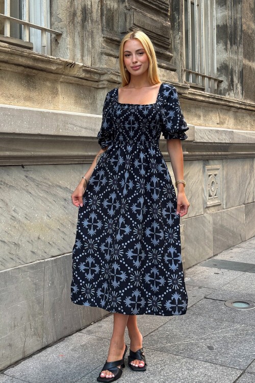 Siyah Kare Yaka Gipeli Desenli Midi Boy Elbise