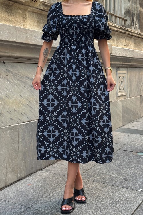 Siyah Kare Yaka Gipeli Desenli Midi Boy Elbise