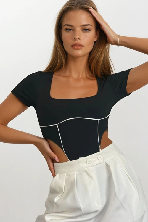 Siyah Kare Yaka Kısa Kollu Body Suit