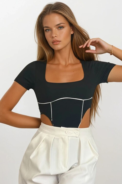 Siyah Kare Yaka Kısa Kollu Body Suit