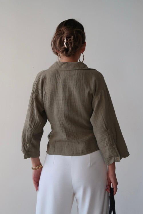 Haki Kruvaze Yaka Bağlamalı Müslin Bluz